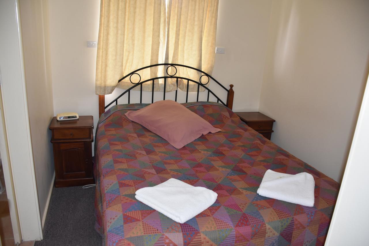 Mount Barker Valley Views Motel & Chalets, Western Australia エクステリア 写真