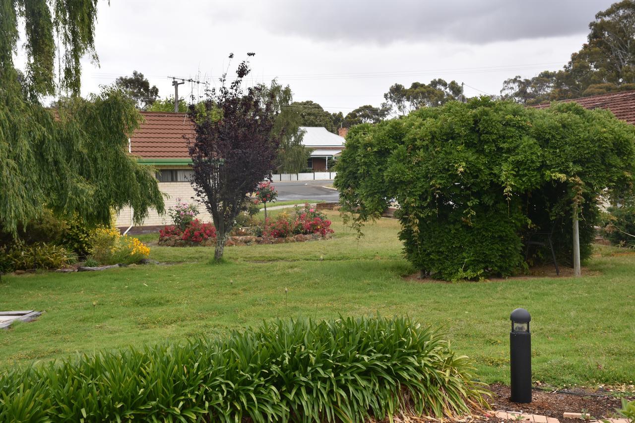 Mount Barker Valley Views Motel & Chalets, Western Australia エクステリア 写真