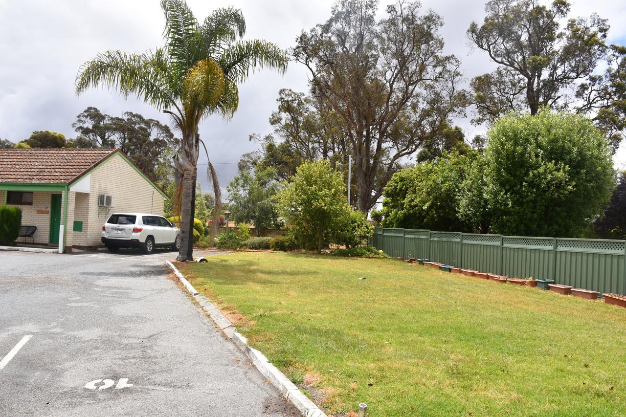 Mount Barker Valley Views Motel & Chalets, Western Australia エクステリア 写真